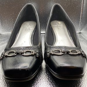 Life Stride 2” wedge with chain detail